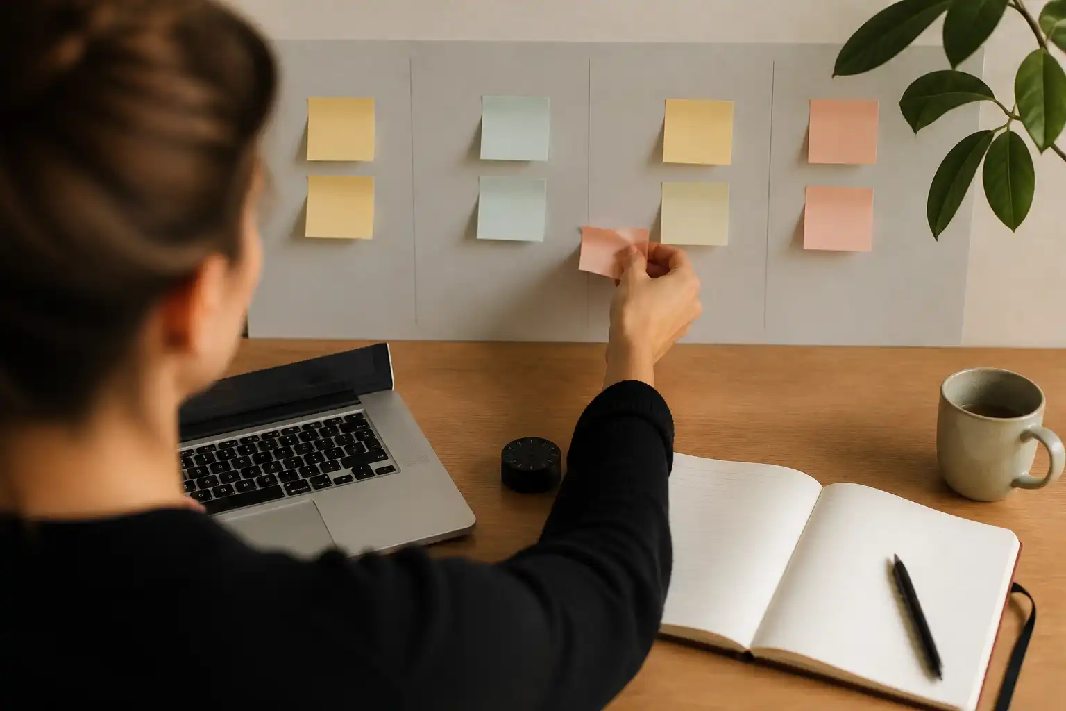 Zeitmanagement bei ADHS im Arbeitsalltag: Aufgaben sichtbar und machbar machen